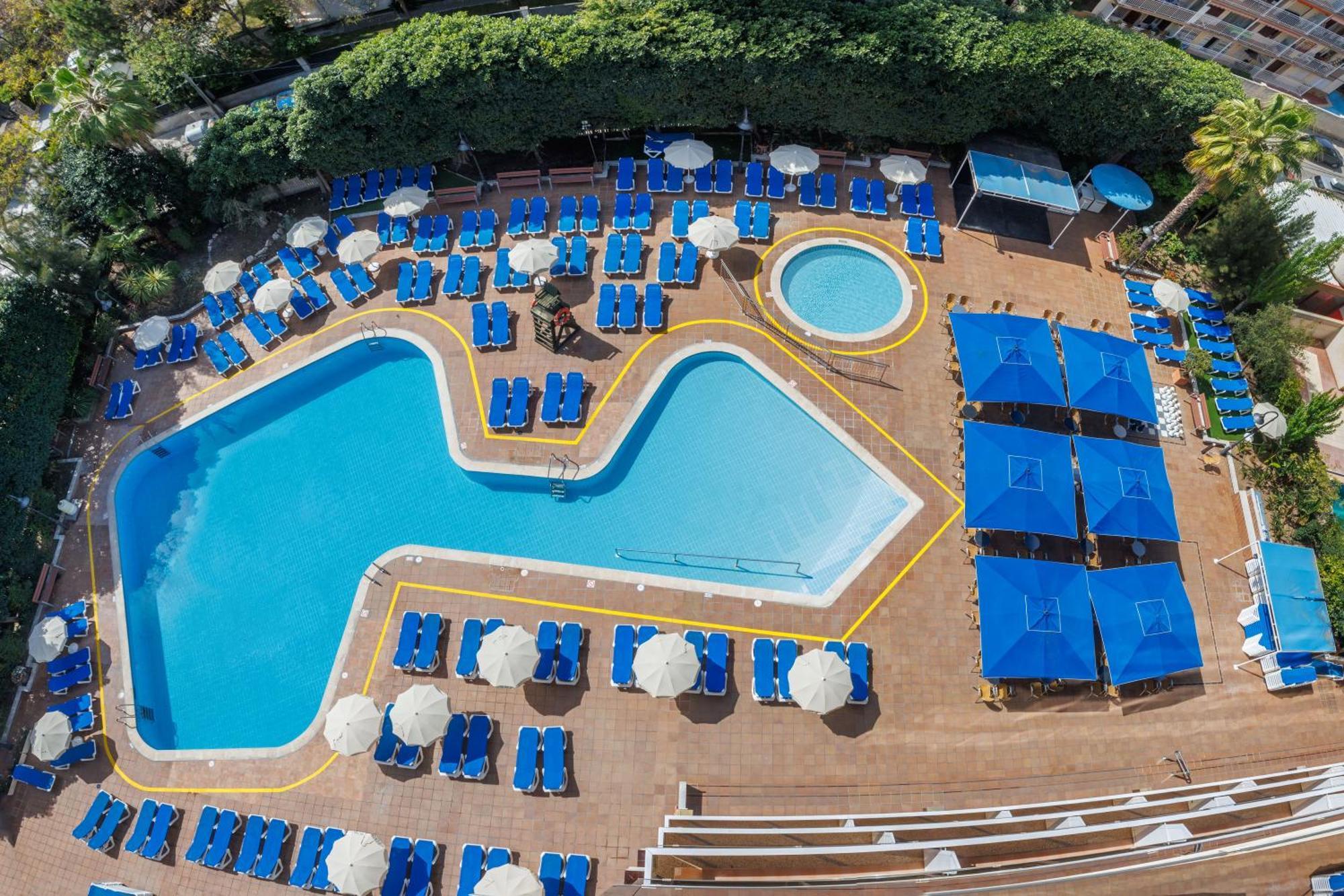Lateral pool view room 4* PortAventura Park 1 Access to Ferrari Land